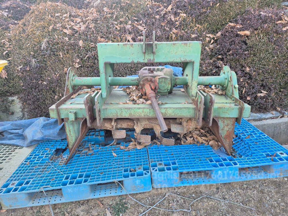 인삼채굴기   쟁기인삼로타리 5010 뒤우측면