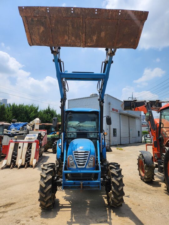 LS 트랙터 XU6145 (45.6마력) 앞좌측면