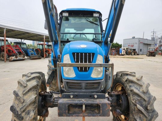 LS 트랙터 L7030 (85마력) 앞좌측면