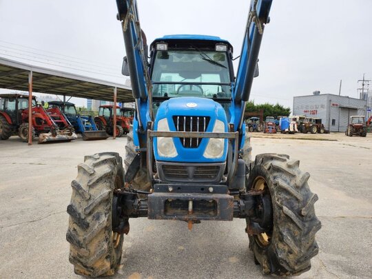 LS 트랙터 L7030 (85마력) 앞좌측면