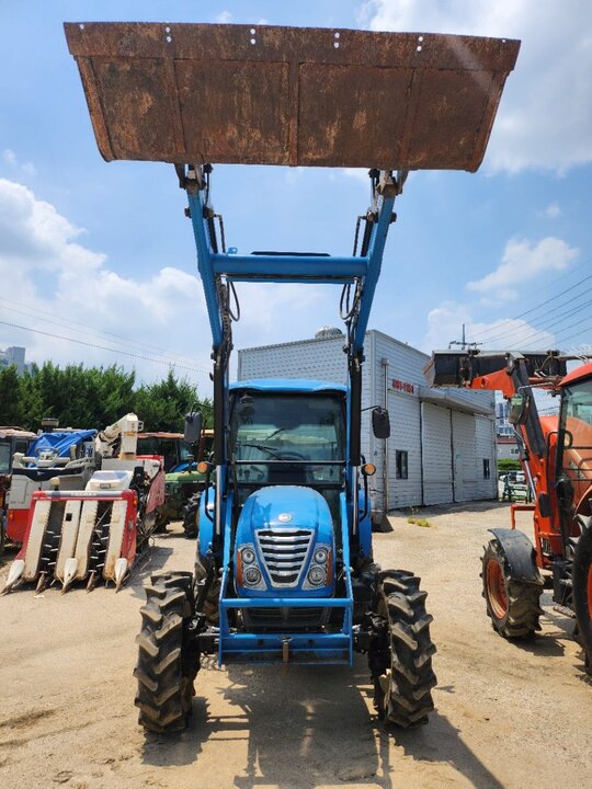 LS Tractor XU6145 (45.6hp) 앞좌측면