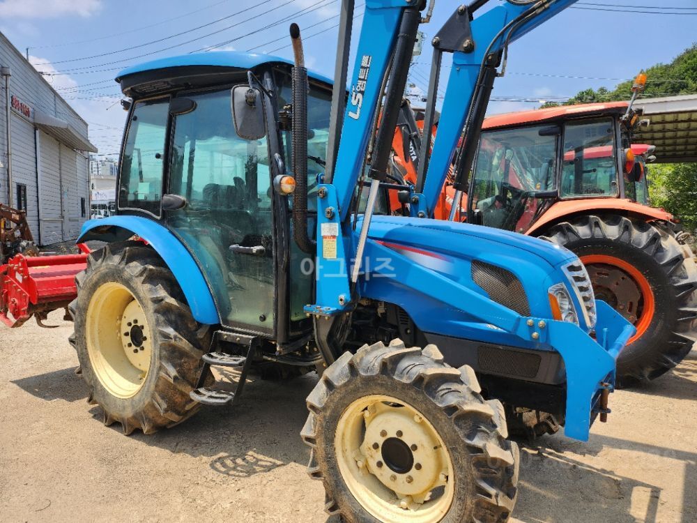 LS Tractor XU6145 (45.6hp) 뒤우측면