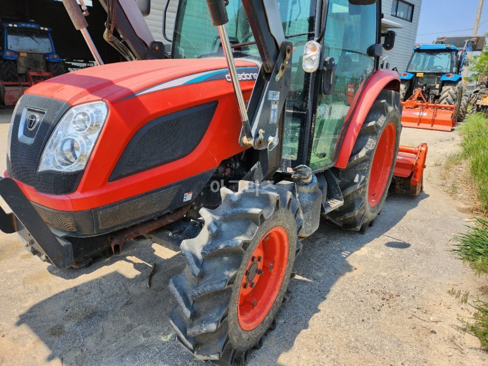 대동 트랙터 NX550 (55마력) 뒤우측면