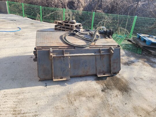 국산 스키드로더용 청소솔 FH125 앞좌측면