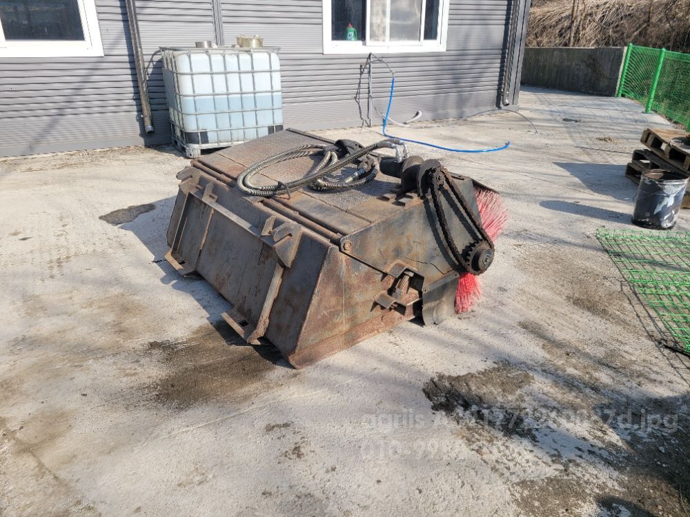 국산 스키드로더용 청소솔 FH125 뒤우측면