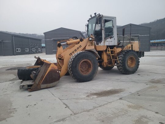 Doosan 폐이로더 메가200  앞좌측면
