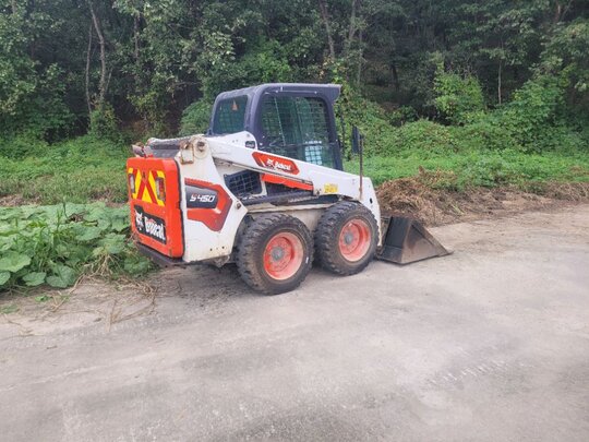 Bobcat  스키드로더 S450 앞좌측면