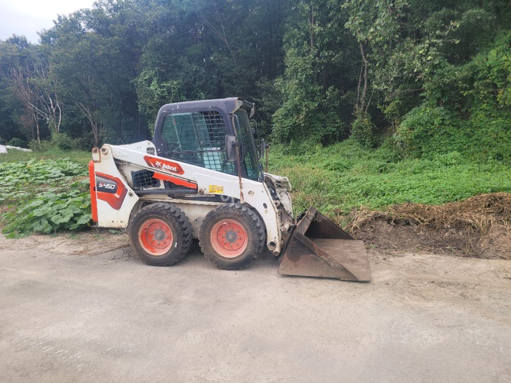 Bobcat  스키드로더 S450 뒤우측면