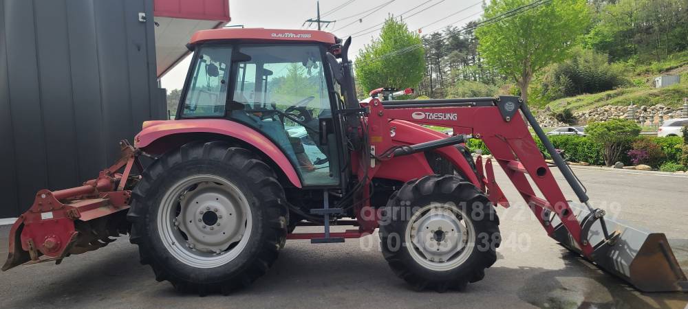 TYM Tractor T893 (89hp) 측면