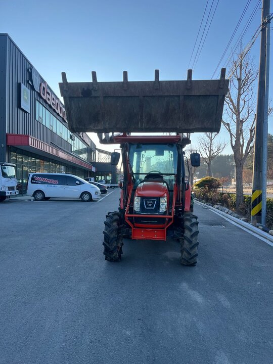 Daedong Tractor RX570 (57hp) 앞좌측면