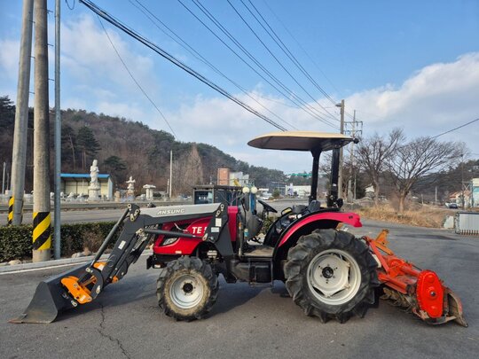 TYM 트랙터 TE58 (55마력) 앞좌측면