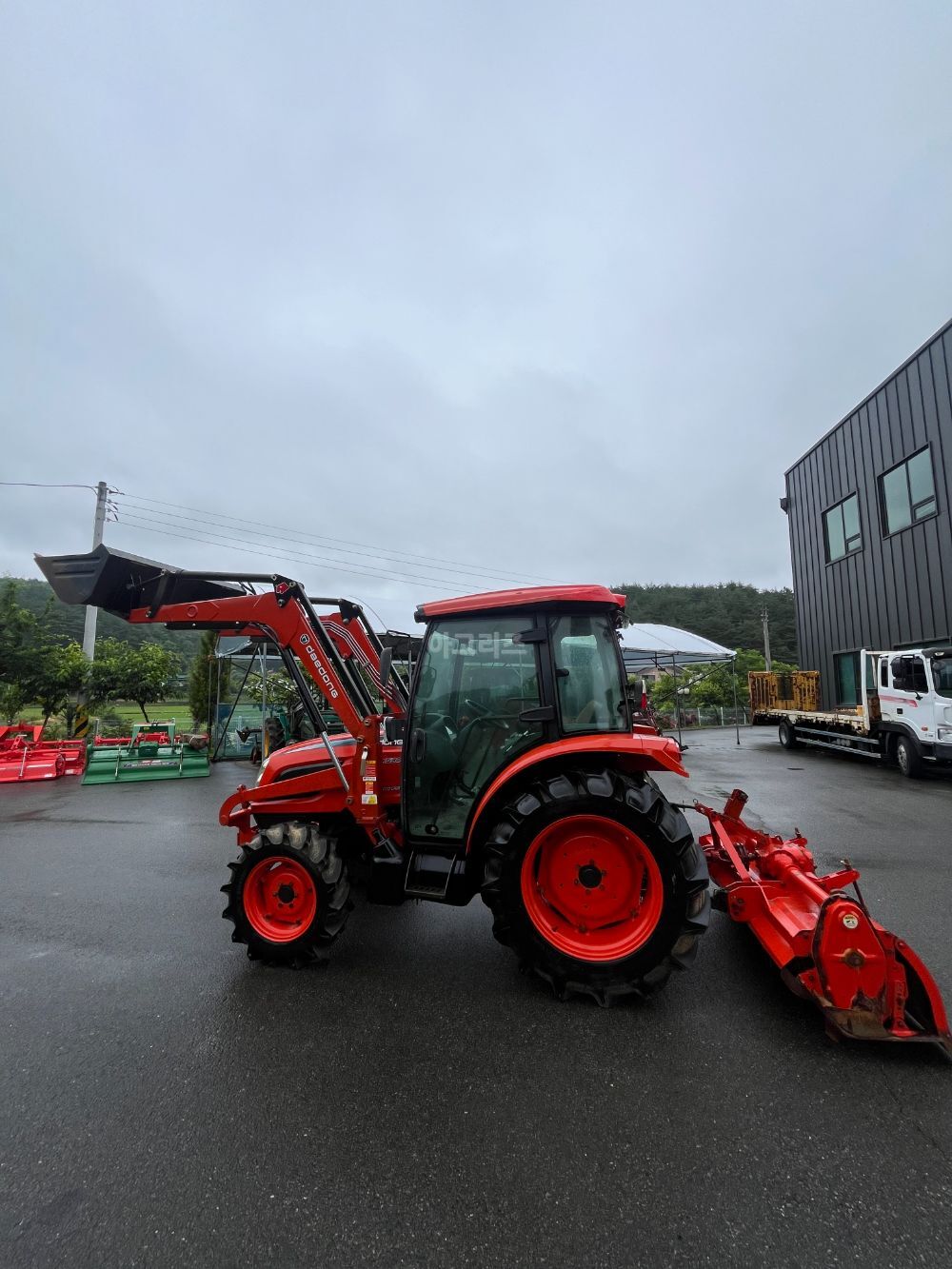 대동 트랙터 NX520 (52마력) 뒤우측면