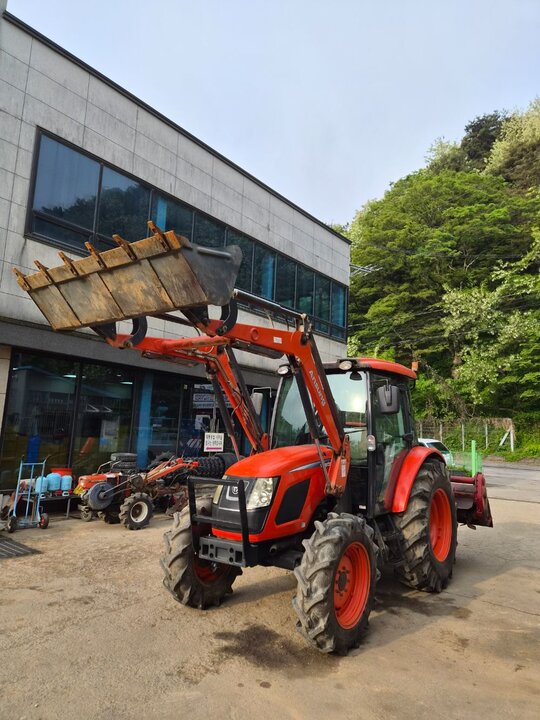 Daedong Tractor RX700PSC (70hp) 앞좌측면
