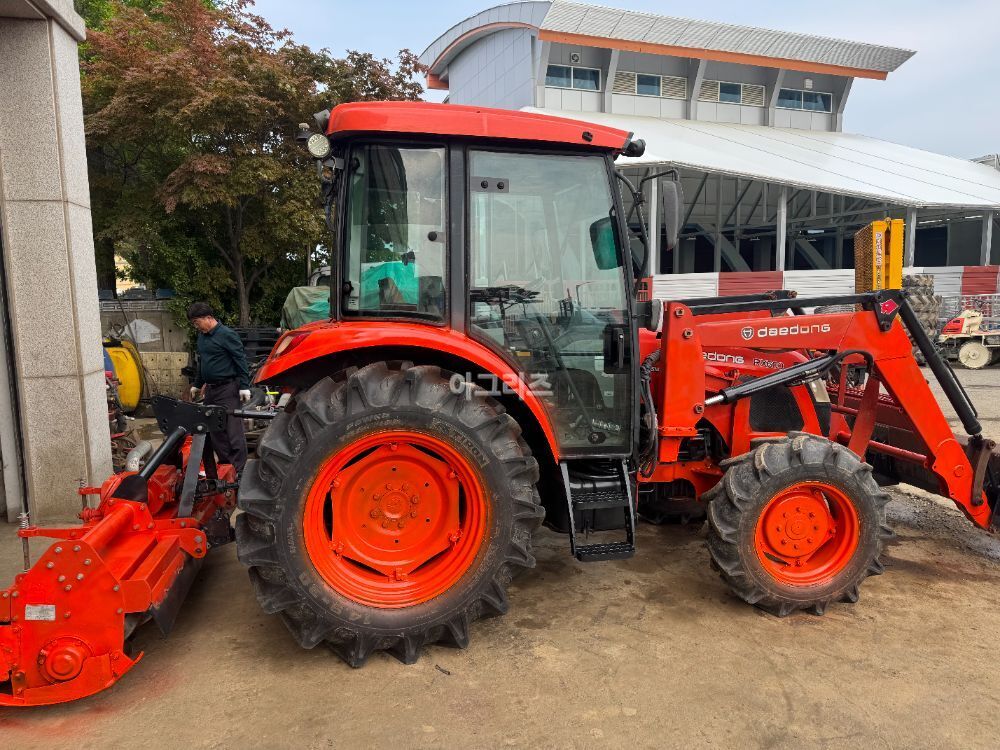 대동 트랙터 RX600 (60마력) 뒤우측면