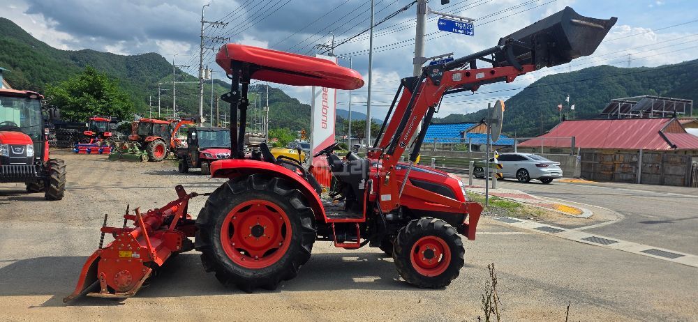 Daedong Tractor NX600 (58hp) 뒤우측면