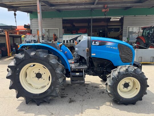 LS 트랙터 XR4160 (58.9마력) 앞좌측면