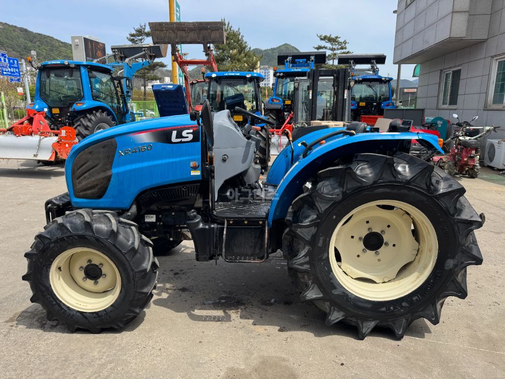 LS 트랙터 XR4160 (58.9마력) 뒤우측면
