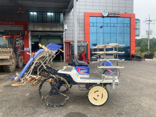 TYM Rice transplanter PZ623 (6Rows) 앞좌측면