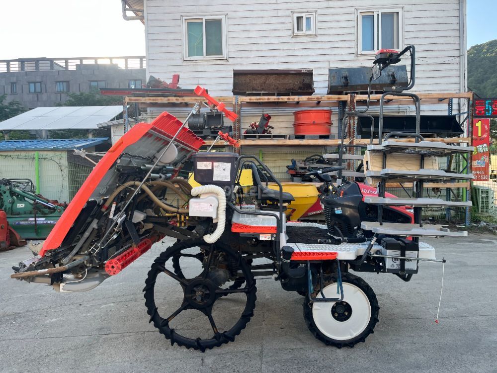 Kubota Rice transplanter KNW8SFS-GS (8Rows) 뒤우측면