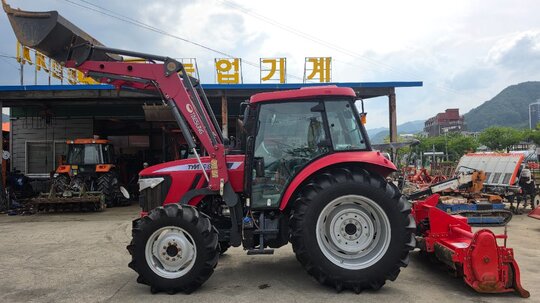 TYM Tractor S870 (86hp) 앞좌측면