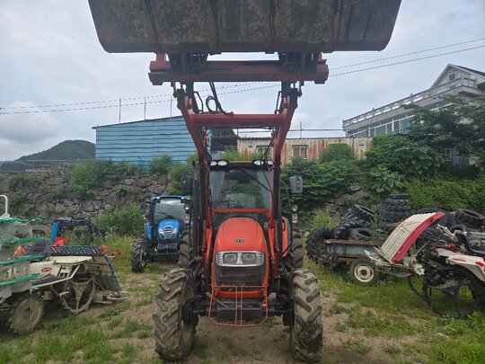 대동 트랙터 MX100 (100마력) 앞좌측면