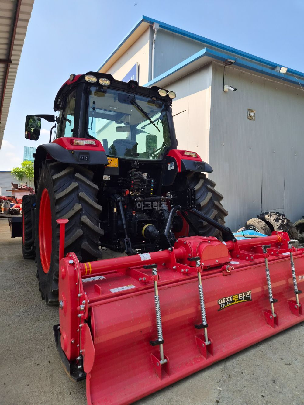대동 트랙터 HX1400 (142마력) 뒤우측면