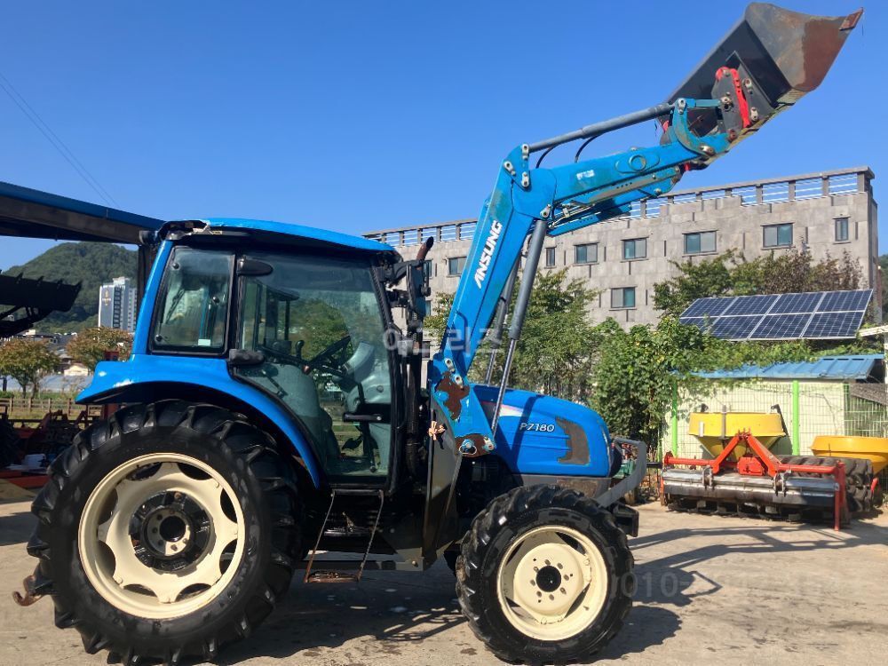 LS Tractor P7180 (80hp) 뒤우측면
