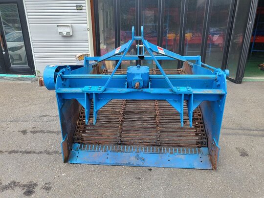  감자.  약초 땅속작물 수확기 1500 감자.  약초 땅속작물 수확기 1500  앞좌측면