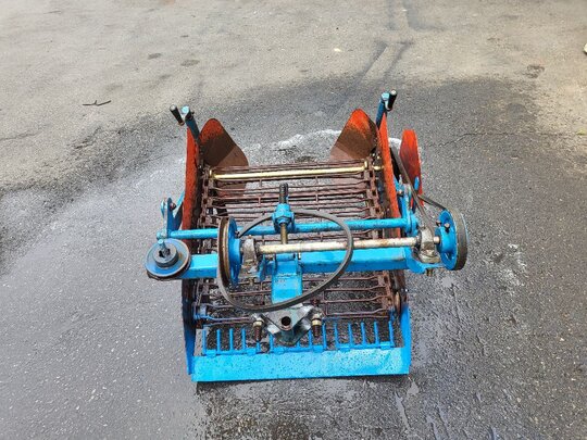 경운기용 감자수확기 경운기용 감자수확기 경운기용 감자수확기 앞좌측면