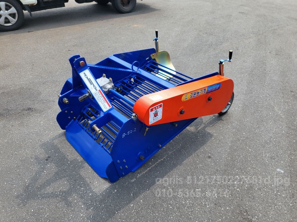  감자수확기750 감자수확기750  뒤우측면