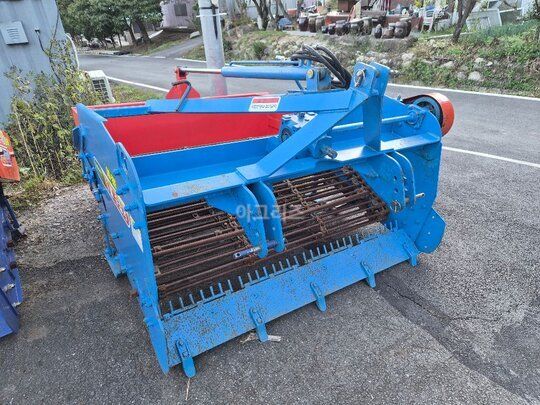  돌수집기 돌수집기 1600T  앞좌측면