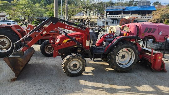 TYM 트랙터 T352 (35마력) 앞좌측면