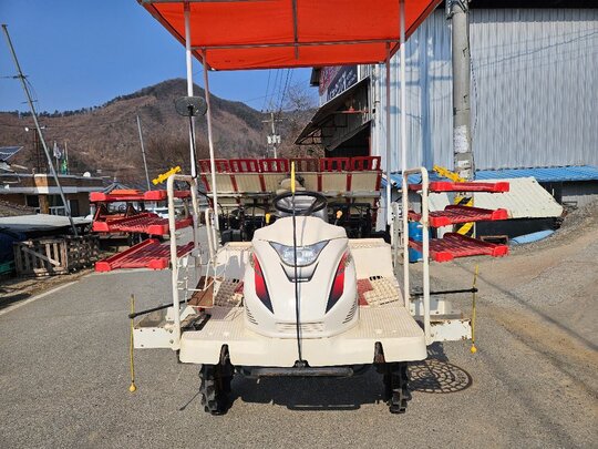 얀마 이앙기 VP60SDX (6조식) 앞좌측면