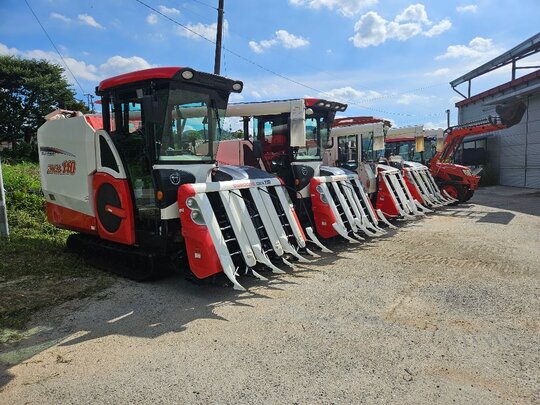 Daedong Combine Harvester DXM110GC (6Rows) 앞좌측면