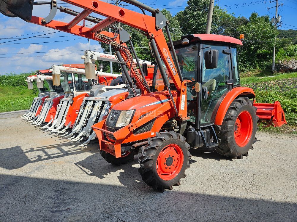 Daedong Combine Harvester DXM110GC (6Rows) 뒤우측면