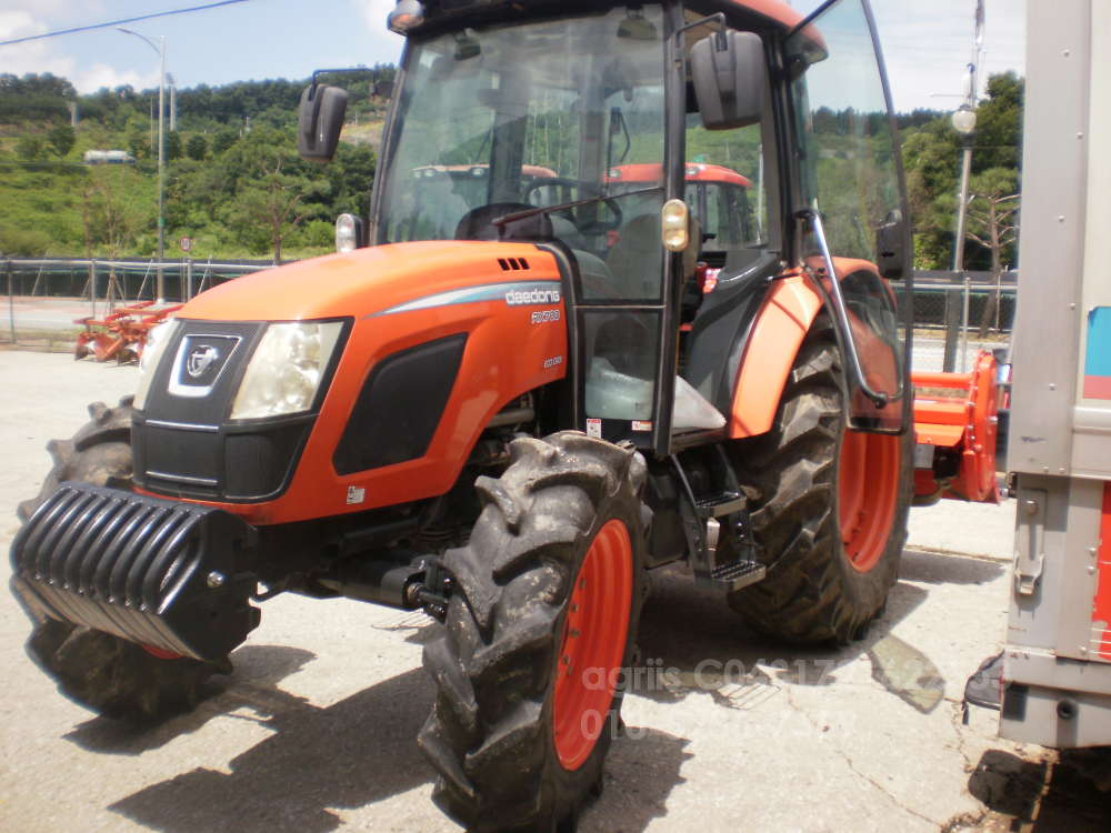 Daedong Tractor RX700 (70hp) 측면