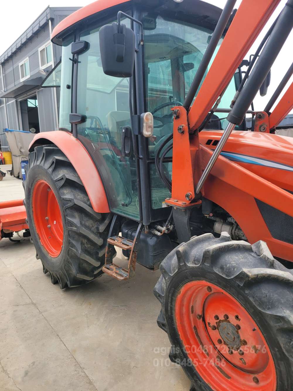 Daedong Tractor RX730 (73hp) 측면