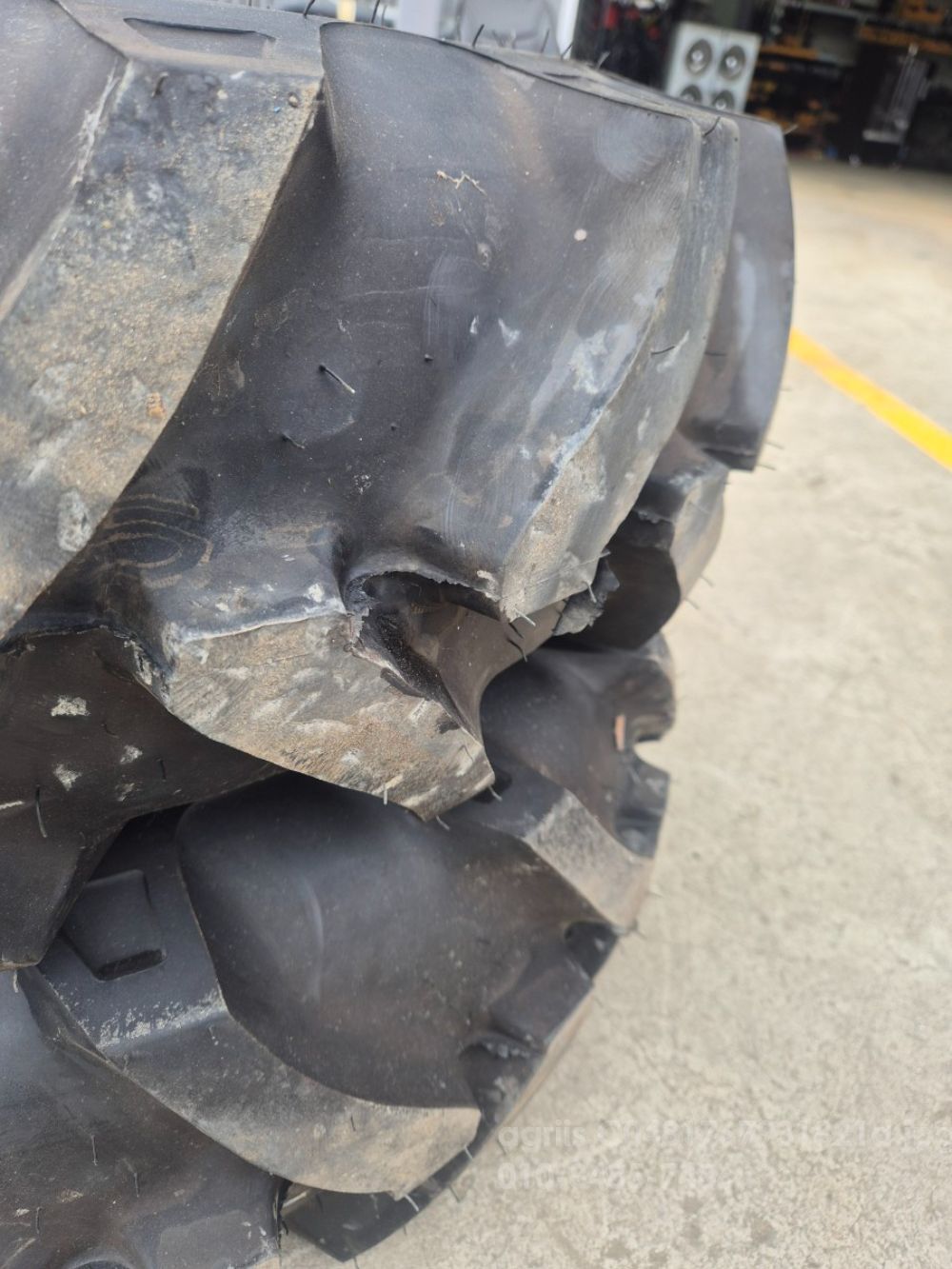 Daedong Tractor 9.5-16 타이어 조합판매( DK) (50hp) 뒤우측면