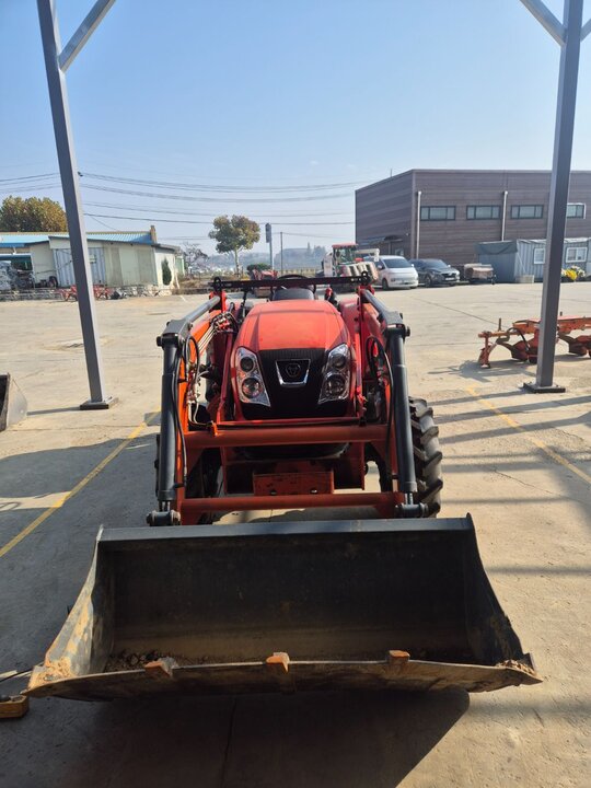 Daedong Tractor NX550 (55hp) 앞좌측면