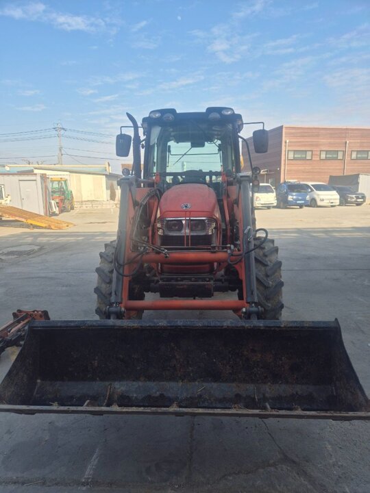 Daedong Tractor MX100 (100hp) 앞좌측면