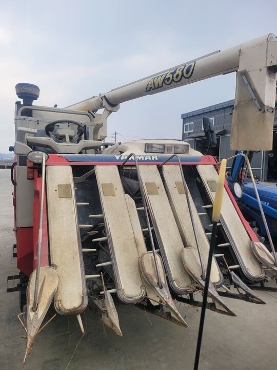 얀마 콤바인 AW580 (5조식) 앞좌측면