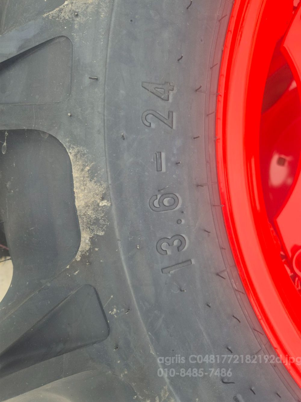 타이어조합 DK 트랙터 타이어 조합 9.5-16, 13.6-24 타이어 조합판매(대동 DK) 뒤우측면