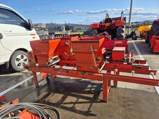 한국종합기계 일괄파종기 일괄파종기 앞좌측면