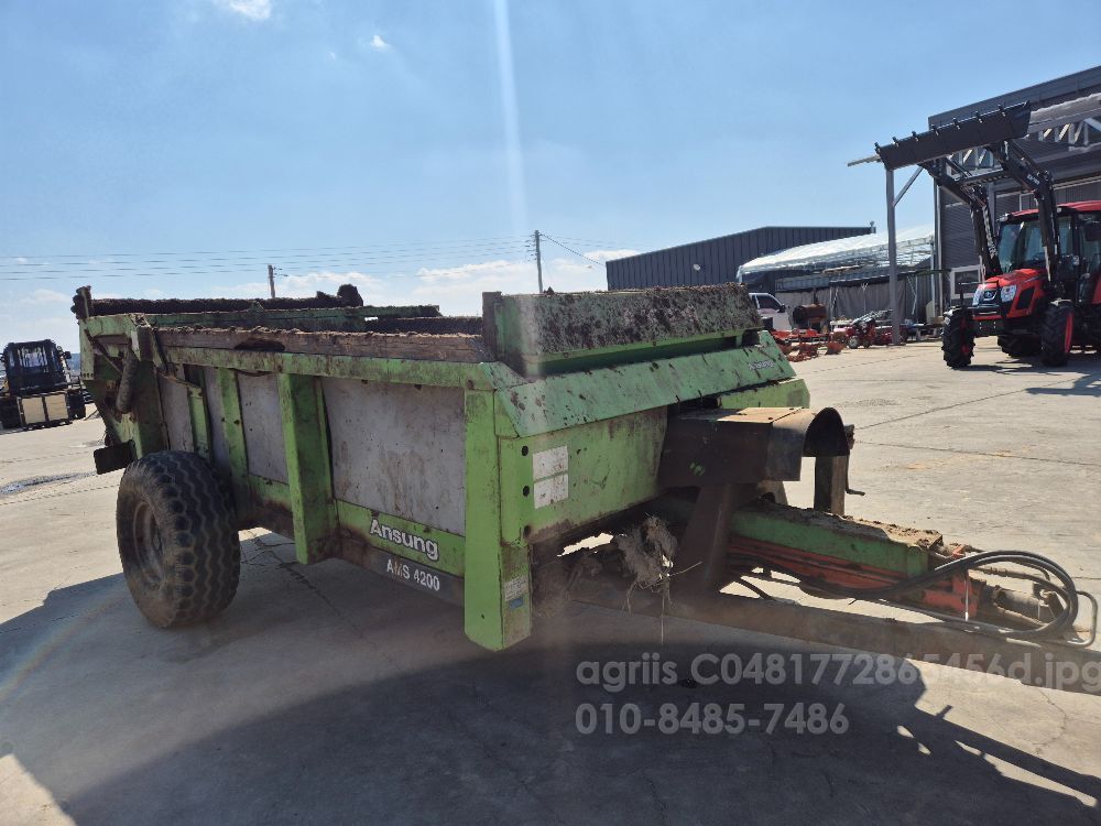 안성퇴비살포기 퇴비살포기 4200 뒤우측면