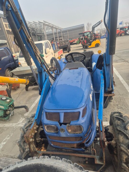 LS 트랙터 LG38 (38마력) 앞좌측면