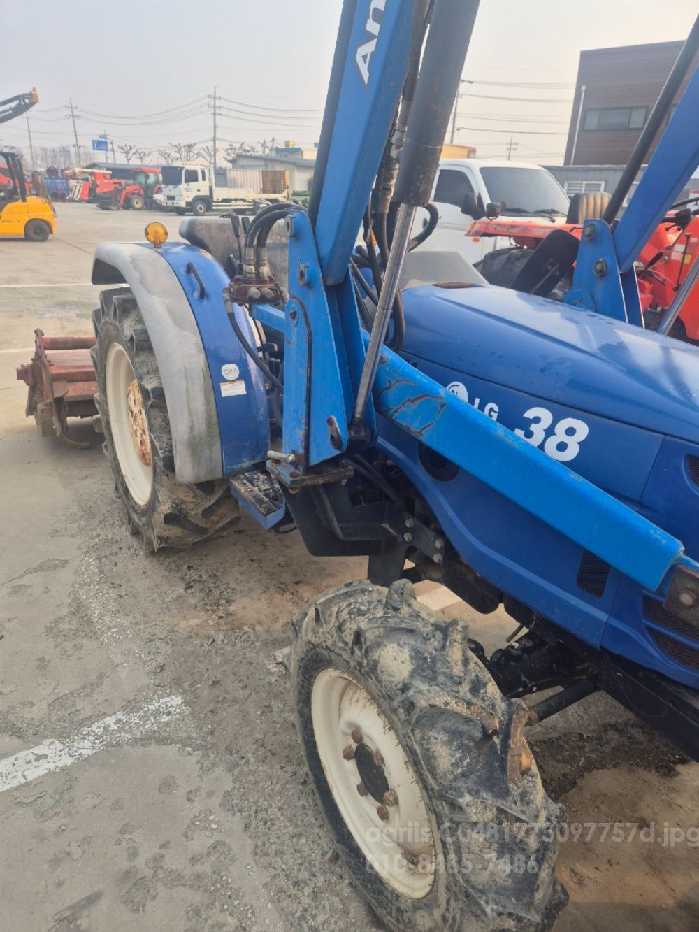 LS 트랙터 LG38 (38마력) 뒤우측면