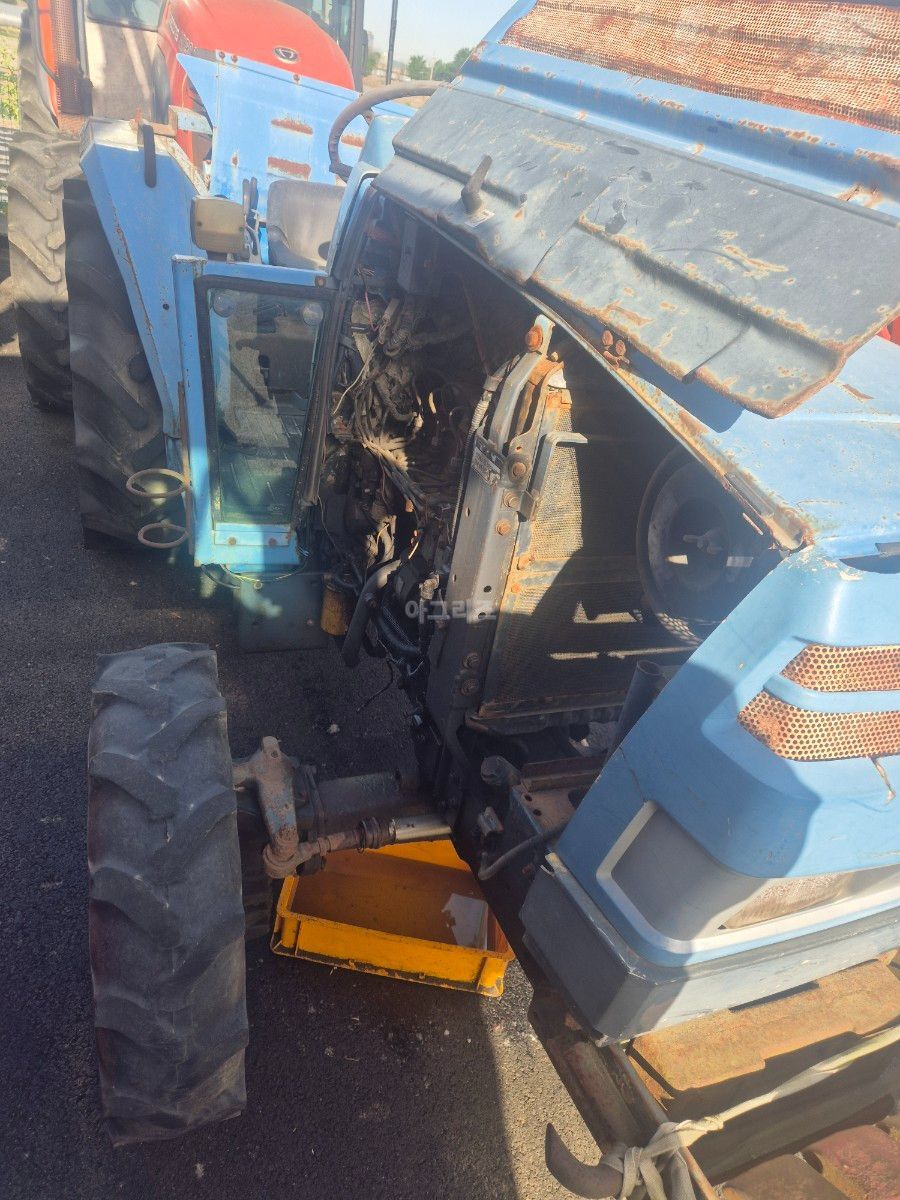 TYM 트랙터 TA4040 (41마력) 뒤우측면