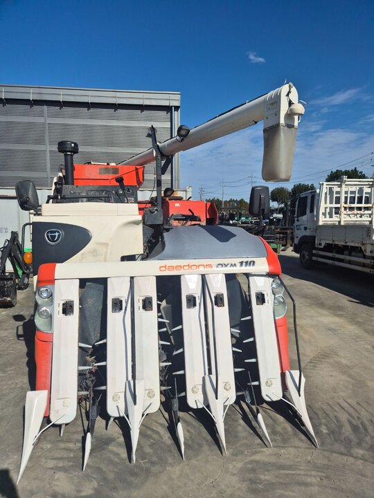 Daedong Combine Harvester DXM110 (6Rows) 앞좌측면