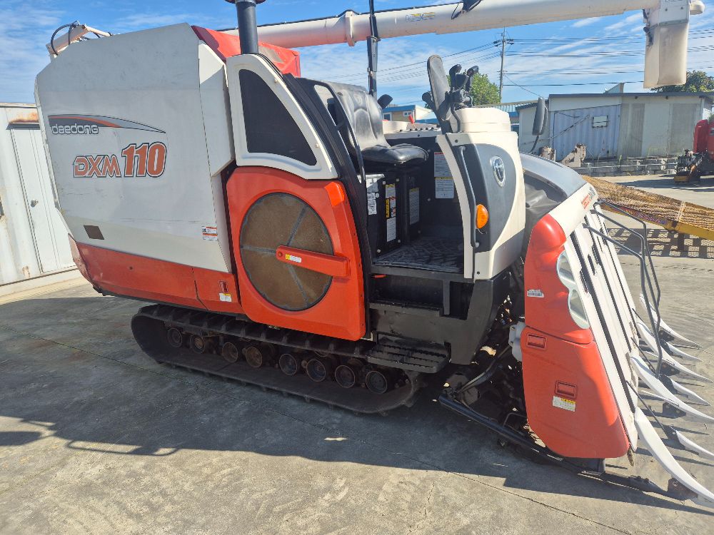 Daedong Combine Harvester DXM110 (6Rows) 뒤우측면