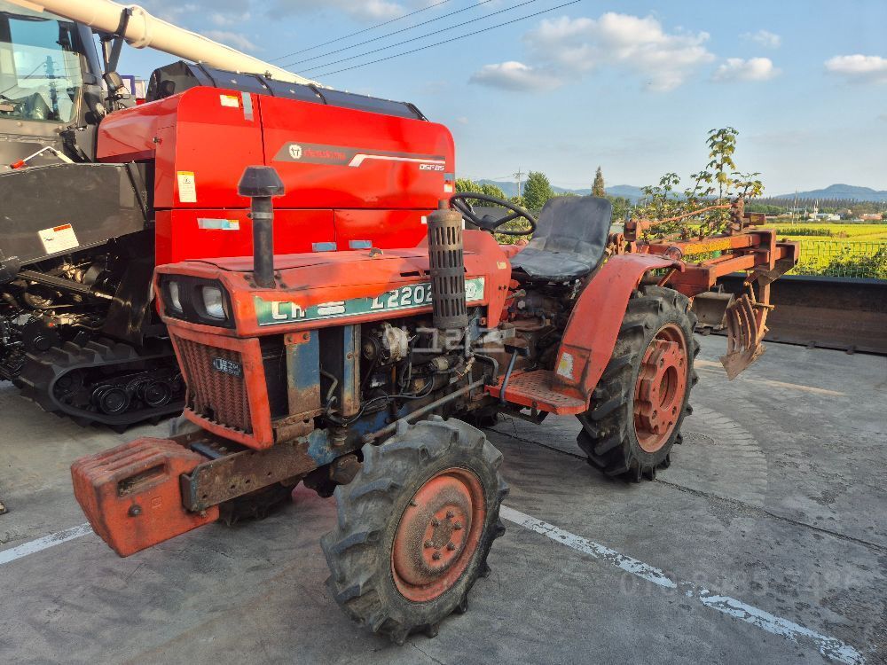 대동 트랙터 L2202-4WD (22마력) 뒤우측면
